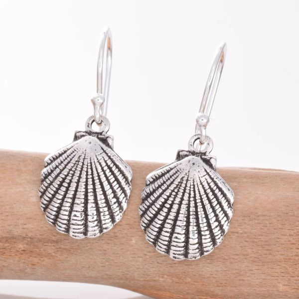 Scallop shell drop earrings E425