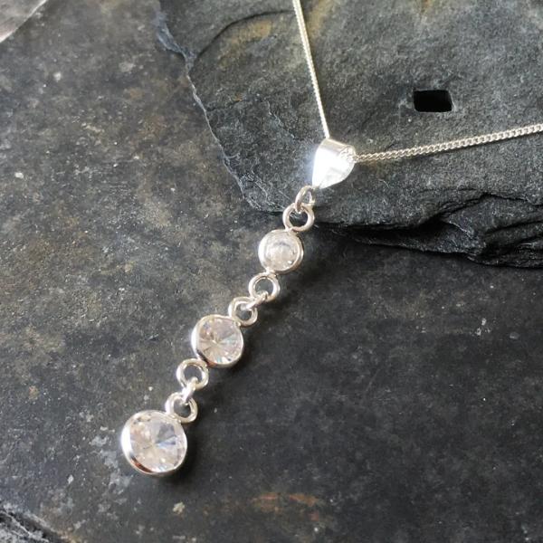 3 Cubic Zirconia Pendant 4/5/6mm Stones 30Cm L