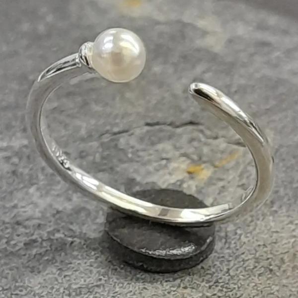 Single Pearl Ring