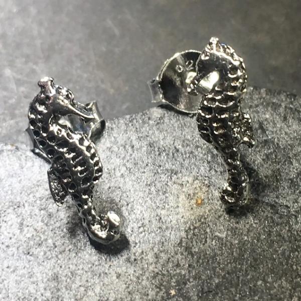Seahorse Stud Earrings 11mm